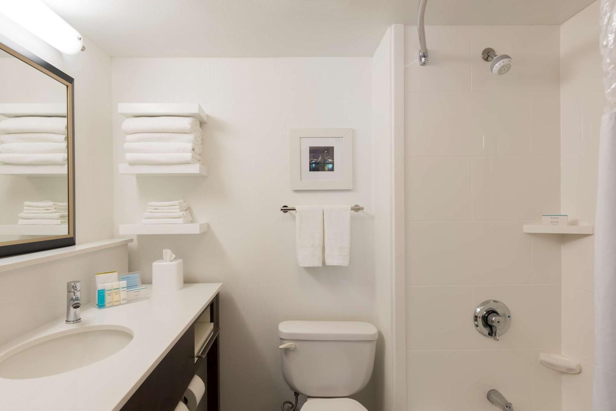 Hampton Inn Milwaukee Northwest Экстерьер фото