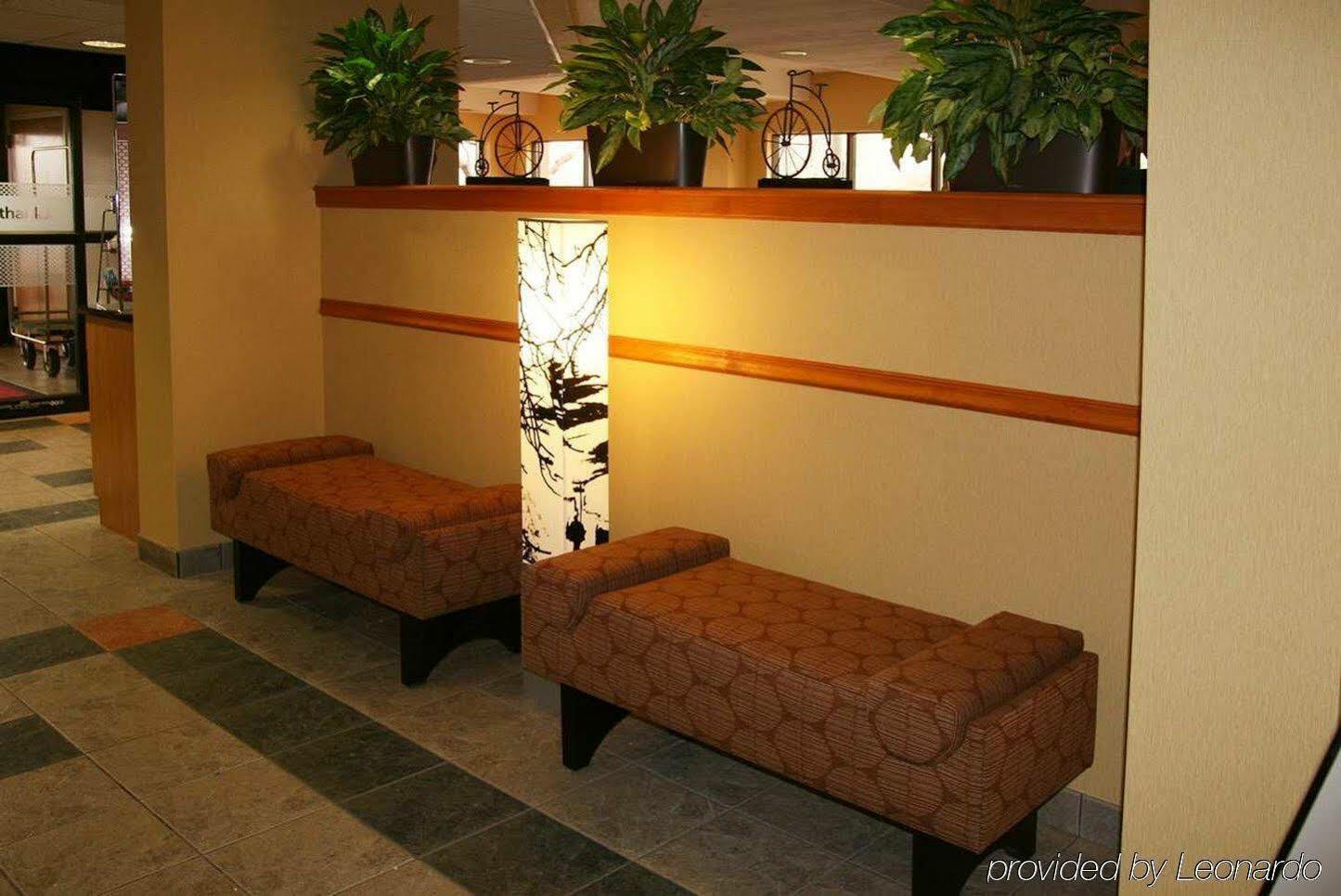 Hampton Inn Milwaukee Northwest Экстерьер фото